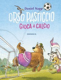 Orso Pasticcio gioca a calcio